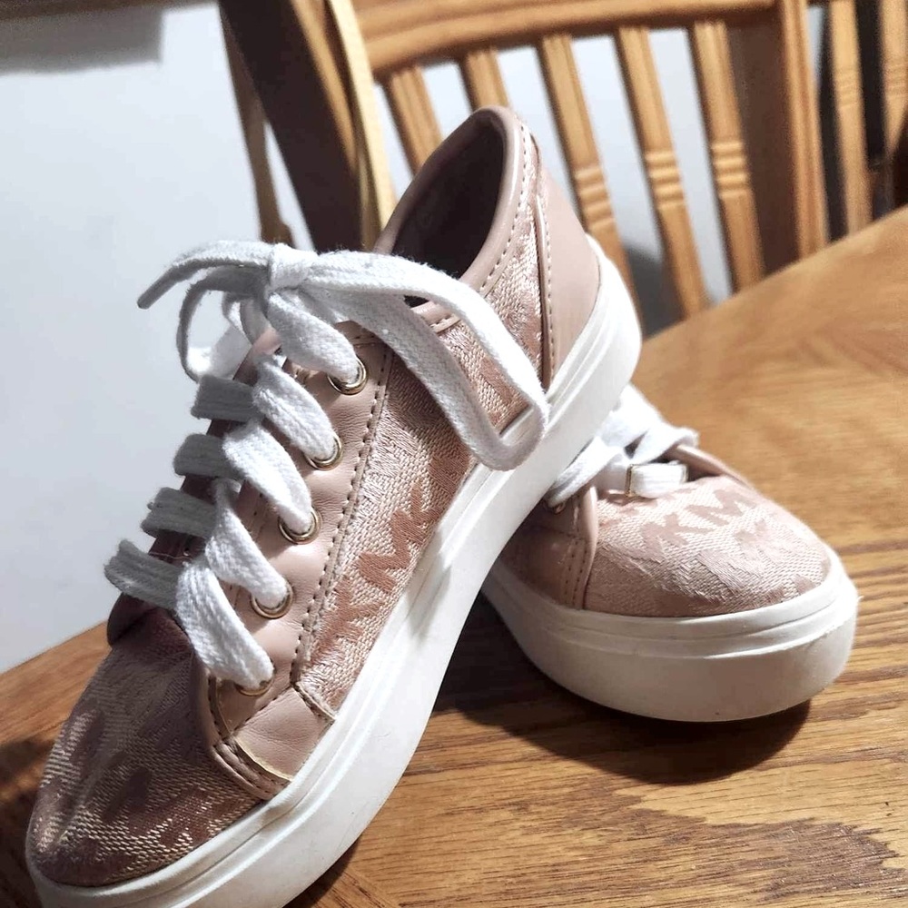 Michael Kors Girls Shoes SZ 11  Great Used Condition!!